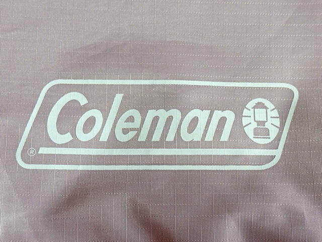 正面下部には「Coleman」のブランドロゴプリント入り
