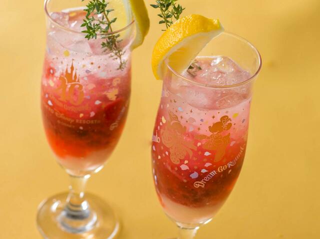 スパークリングドリンク(ピーチ＆ベリー) 900円｜東京ディズニーリゾート40周年“ドリームゴーラウンド”スペシャルメニュー