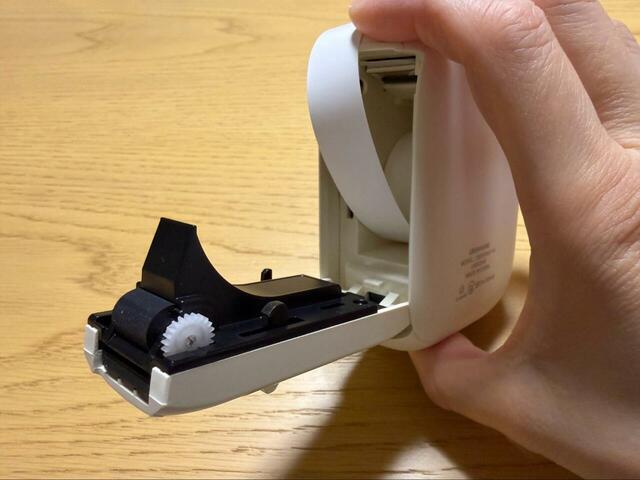 【3COINS　ラベルプリンター】専用ラベルロールが1つ付属していてすぐに使えます。別売りの2個セットはピンク・オレンジ・イエロー・ブルーなどカラバリ豊富！