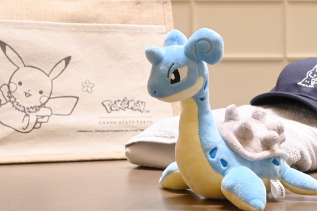 【グランド ハイアット 東京「ポケモン コラボレーション サマー 2025」】ラプラスの小さなぬいぐるみもかわいい