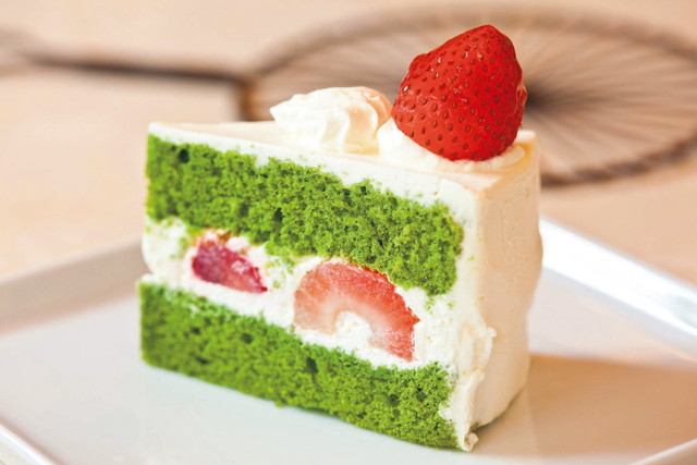 東海ショートケーキ／ballon～porte des legumes　イチゴとほうれん草のショートケーキ（1カット360円）