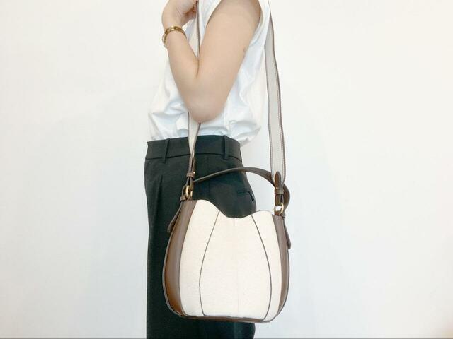 【ZARA ステッチ入りバケットバッグ】斜めがけせず、肩に下げるだけでもいいですね◎
