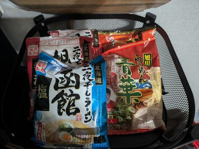 【アイリスオーヤマ マルチワゴン角型 3段】木天板の下には普段あまり使わないものを入れておくと使い勝手が良さそう