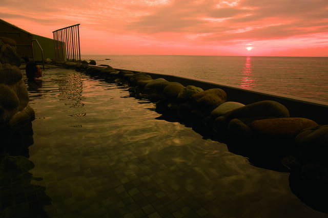 【絶景日帰り温泉ランキング】第4位:「越前温泉露天風呂 漁火」(福井)