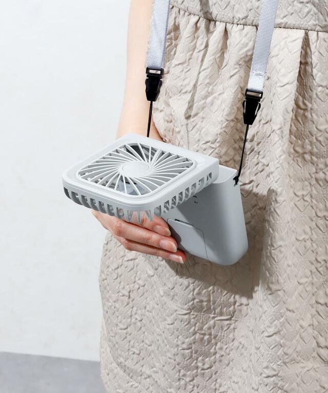 【3COINSの暑さ対策グッズ売上ランキング 2位】「4WAYハンディファン」1,650円(税込)