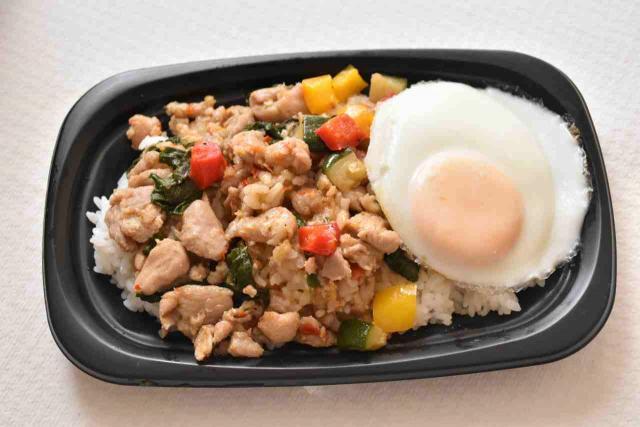 蓋をあけると本格的なタイ料理の香りが！