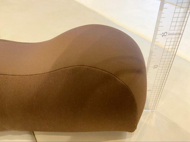 【王様の足枕】高部は約16cm。足に負担がかからない絶妙な高さです