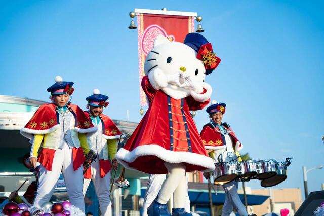 ハローキティのクリスマス・ハピネス・ウィズ・ハピネス・ ブラスバンド｜ユニバーサル・スタジオ・ジャパン「NO LIMIT！クリスマス」2022