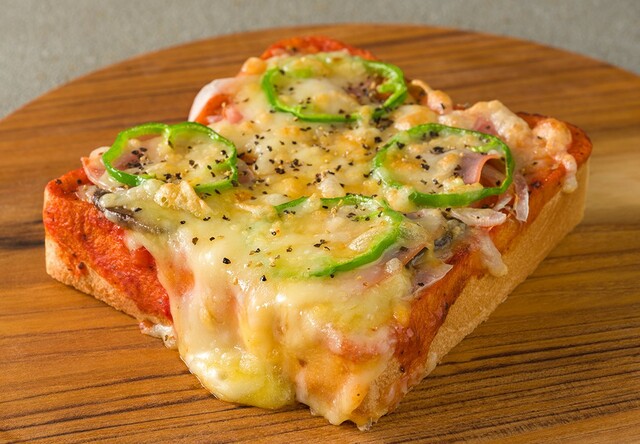 「レトロ風ピザトースト」＜490円＞【25周年を迎えたサンマルクカフェが『パンマルクプロジェクト』を始動】