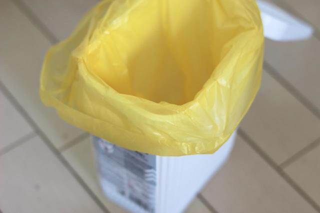 【ダイソー】蓋付きロールゴミ袋用　ゴミ箱／100円