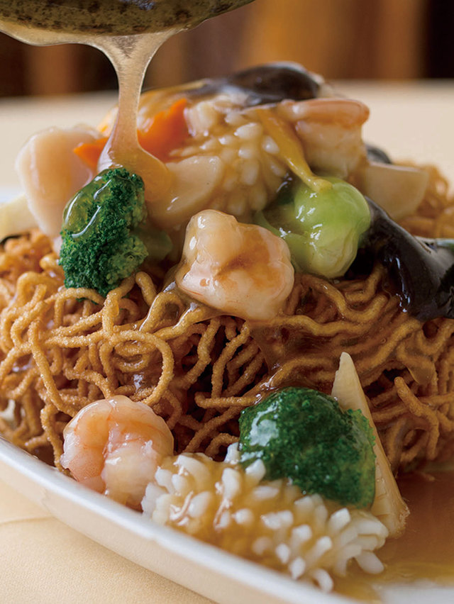 中國名菜「孫」日本橋店（三越前）　海鮮と五目の揚げそば1800円