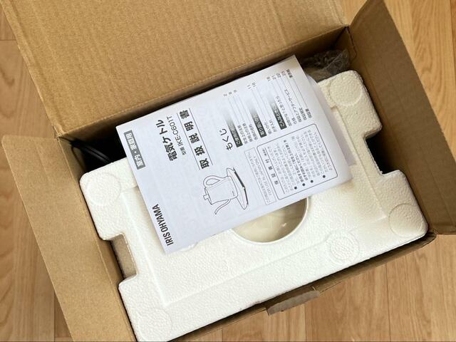 【アイリスオーヤマドリップケトル 温度調節付 IKE-C601T-CW】しっかりと梱包されて届きます