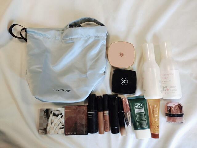 ファンデーション、化粧水・乳液ボトルなどもたっぷり収納