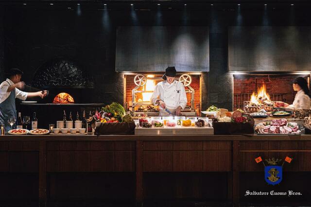 「XEX WEST 炎のステージ」＜期間：2026年2月25日～＞【フレッシュ苺＆苺スイーツ、本格イタリアンが食べ放題！「XEX」4店舗で贅沢ランチブッフェ順次スタート！】