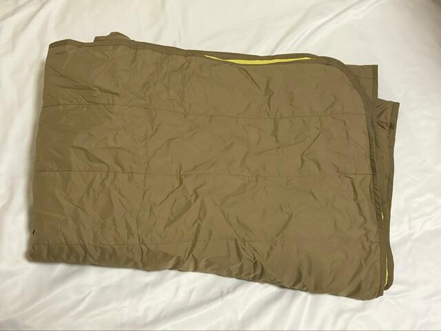 【ワークマン WEB限定 レディースディアテックスマルチウォームポンチョ】広げると掛け布団ほどの大きさになるので、シェアして使ったりキャンプ時に布団として使ったりもできそう