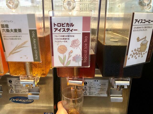 【ガスト】料理が来る前にドリンクバーで飲み物を準備