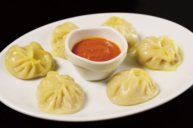 MOMO（新大久保）  モモ（6個） 600円