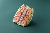 さくらあんと抹茶のいちごサンド