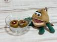 カットしたレッドキウイに添えて♪【付録：ゼスプリ キウイブラザーズ チャームにもなる！レッドのぬいぐるみエコバッグ】