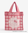 【Cath Kidston × Hello Kitty】ニットハンドバッグ Red 7,700円／Hello Kitty Gingham Provenceのアートを用いて、手描きの線の質感まで細かくニットで表現
