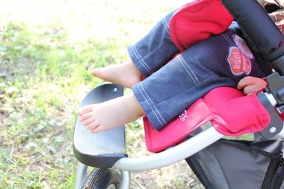 ベビーカー チャイルドシートに 乗せっぱなし は脳に良くない 長時間移動 で注意したいこと 1 2 ハピママ