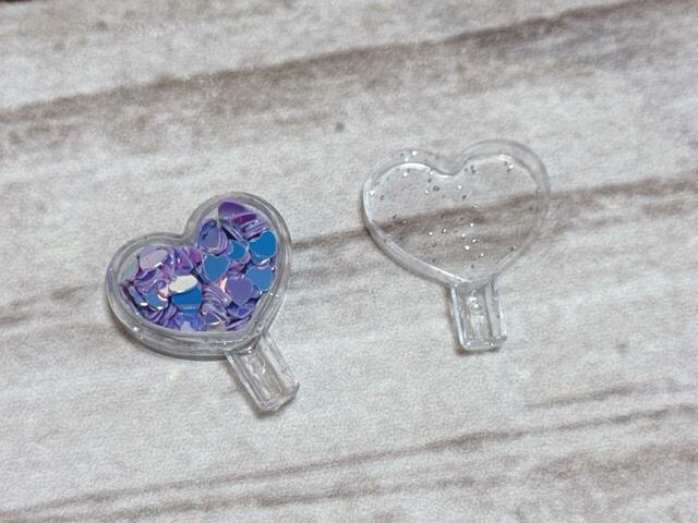 透明ケースの蓋をオープン！ビーズなどを入れてもかわいいですよ♪