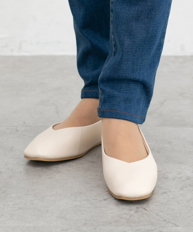 「やわラクはっ水スクエアパンプス」2,480円（税込）