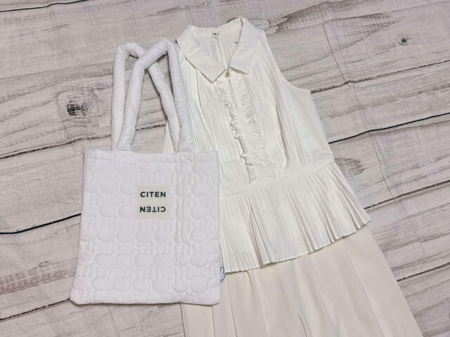 オールホワイトコーデに合わせてみました！