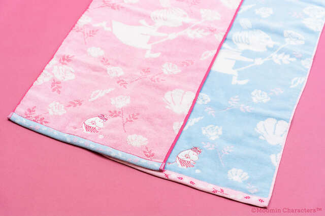 【「ムーミンママズデー」シリーズ】フェイスタオル（素敵な1日）1,650円（サイズ：約34×80cm、発売元：タオル美術館）