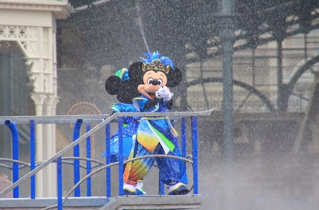 パレードルートでも水をかけてくれます！ 