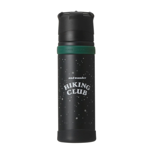 【スターバックス新作グッズ】and wander + STARBUCKS ステンレス山専用ボトル ネイビー500ml / 7,200円/グローブでも扱いやすいボディリングと、衝撃を和らげる底カバーを備え、重量は約0.28kgの軽量設計