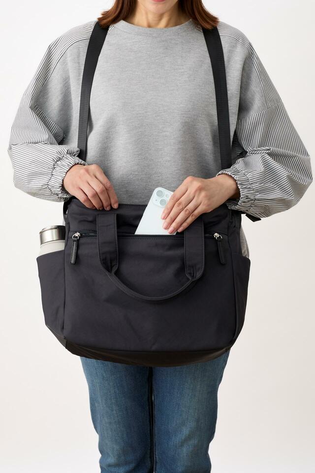 歩きながらでも持ち方を変えられる！5WAYバッグ｜￥ 6,990～ 8,990 （税込）