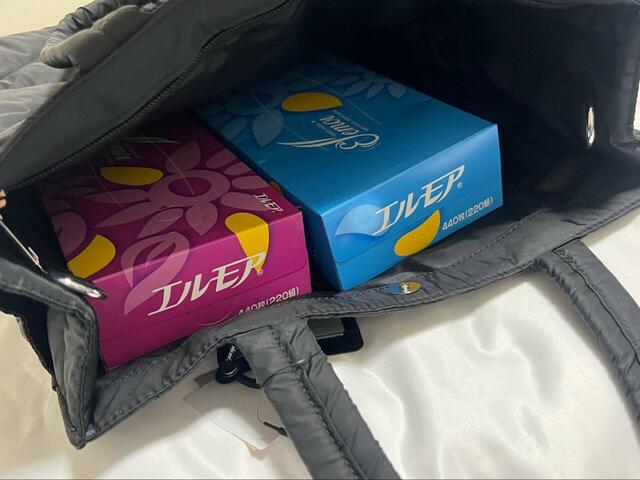 【niko and… オリジナル2WAYマルチトートバッグM】箱ティッシュを2つ入れても余裕です♪