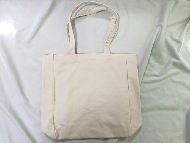 裏側はシンプルな無地