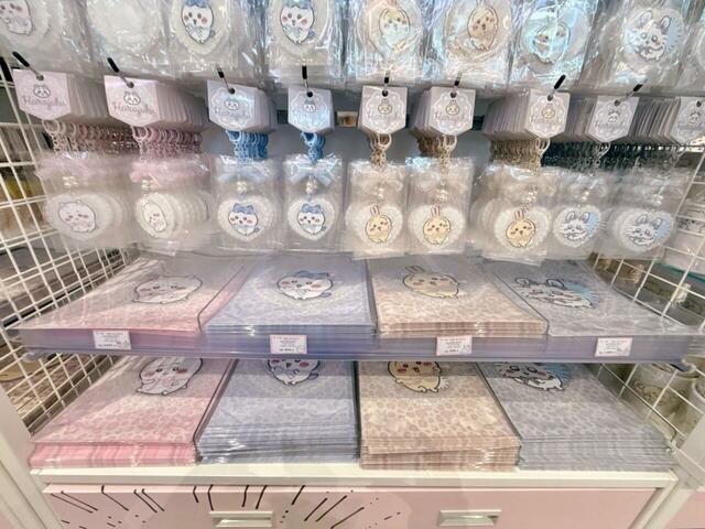 原宿店リニューアル記念グッズ。パステルの豹柄が原宿らしくかわいいです♪