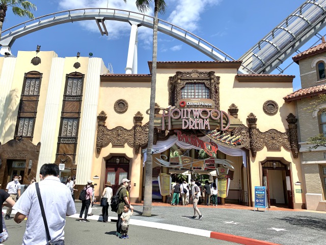 「ハリウッド・ドリーム・ザ・ライド」もでもワンピースの歌をセレクトできる。