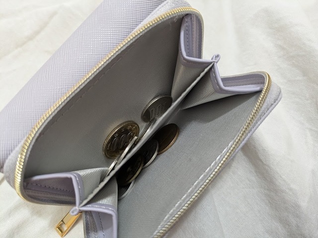 【ハニーズ ジップウォレット】小銭入れも仕切りつきで中身が見やすく使いやすいです♪