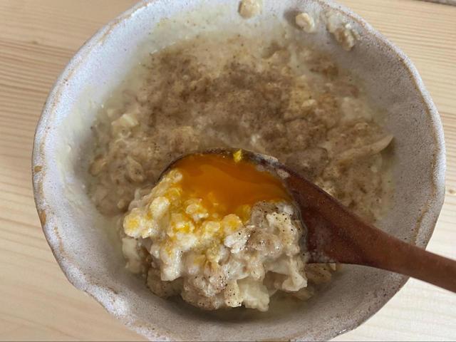 【オートミールリゾット】卵黄がマイルドな味にしてくれます