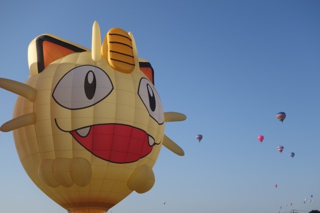 そらをとぶ“気球”ニャースがあらわれた！「ポケモン」ロケット団