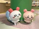 カチューシャショップでは、カニ耳カチューシャをつけたモモンガ＆古本屋がお出迎え！