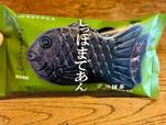 【シャトレーゼ　和菓子アイス たい焼き最中 宇治抹茶 しっぽまであん 黒蜜風味粒餡入】真っ黒な見た目に目を惹かれるたい焼きアイス