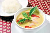 コカレストラン＆マンゴツリーカフェ 有楽町（有楽町） エビのグリーンカレー“ゲーンキャオワーンクン” 1050円 まろやかな味の中にもしっかりとした辛さが味わえる。特に女性の注文が多いとか。