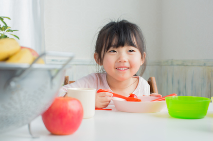 少食 好き嫌いが多い子に親ができること ヤクルト容器の法則 1 2 ハピママ