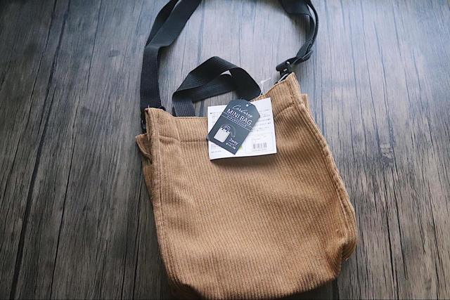 【3COINS】コーデュロイミニバッグ（税込330円）