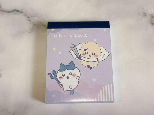 ハチワレはまたまたラッコとの登場です