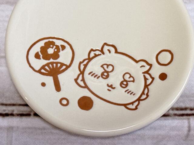 大人っぽいカラーで和テイストなので、食卓にも自然になじみます。ハイビスカスが描かれたうちわが夏らしくてかわいい!