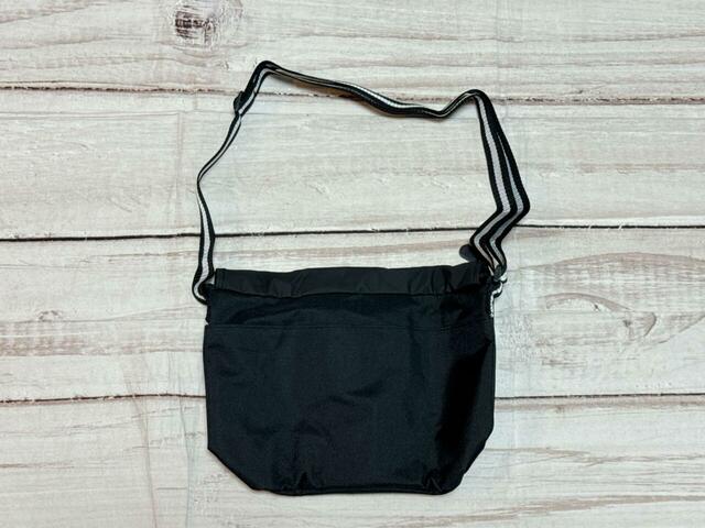 背面にも便利な工夫が凝らされています