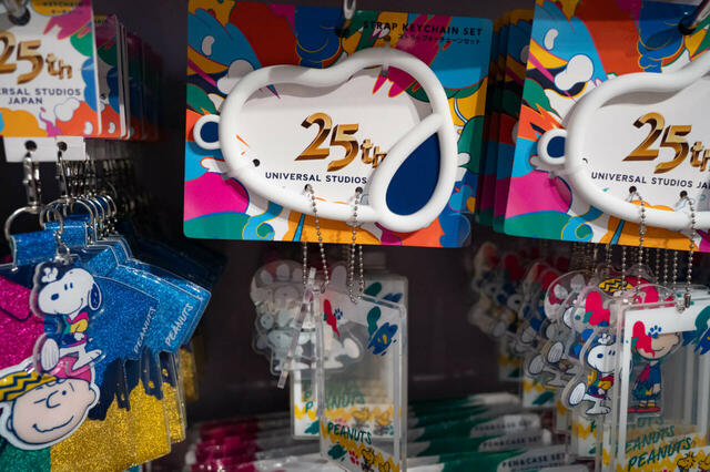 キーチェーン＆ハンドストラップセット 2,400円｜ユニバーサル・スタジオ・ジャパン25周年グッズ
