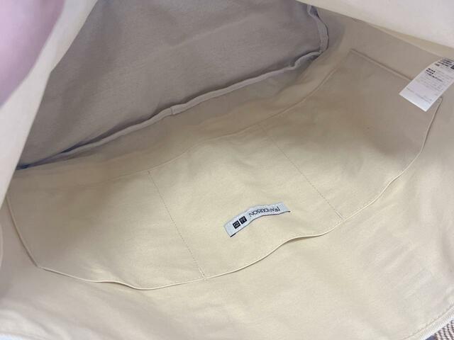 仕切りポケットが3つついているので、出し入れが多いアイテムを小分けにして収納できます