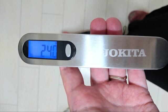 【AIGLE（エーグル） ビッグショルダーバッグ】重さは実測で約240g。500mlのペットボトル半分より軽いです！